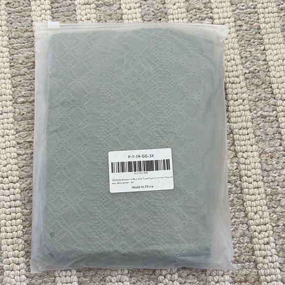 Women's Sleeveless Eyelet Top - Green - Picture 3 of 3